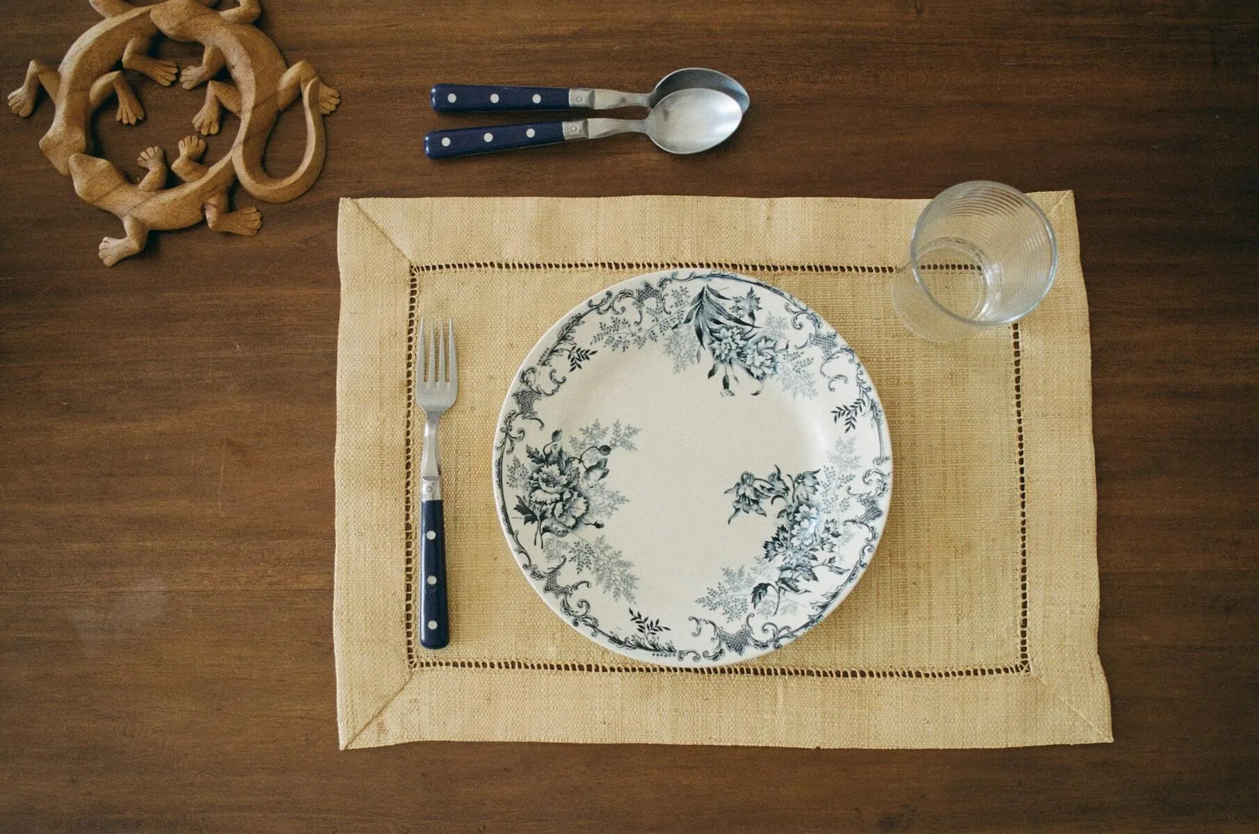 empty plate on table with utensils and empty glass intermittent fasting for nurses